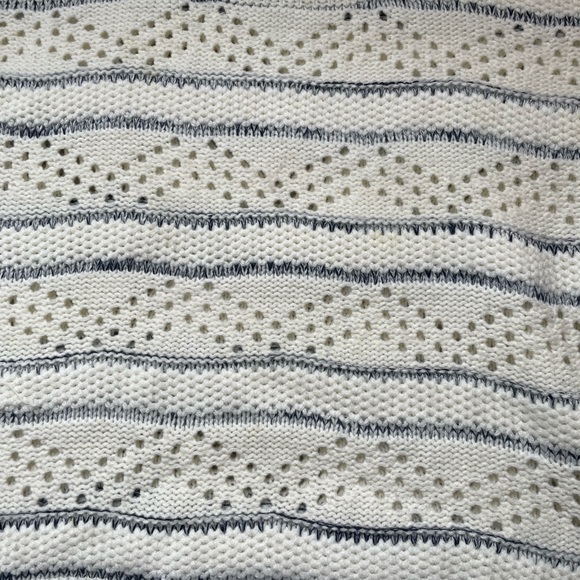 Crème sweater with blue lines across. - Picture 4 of 4